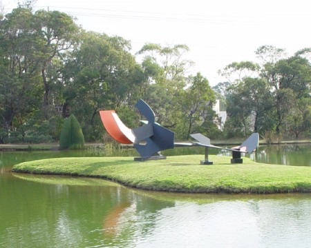 Inge-King-Island-Sculpture-1991-photo-2009-05-a-600H1-450x360